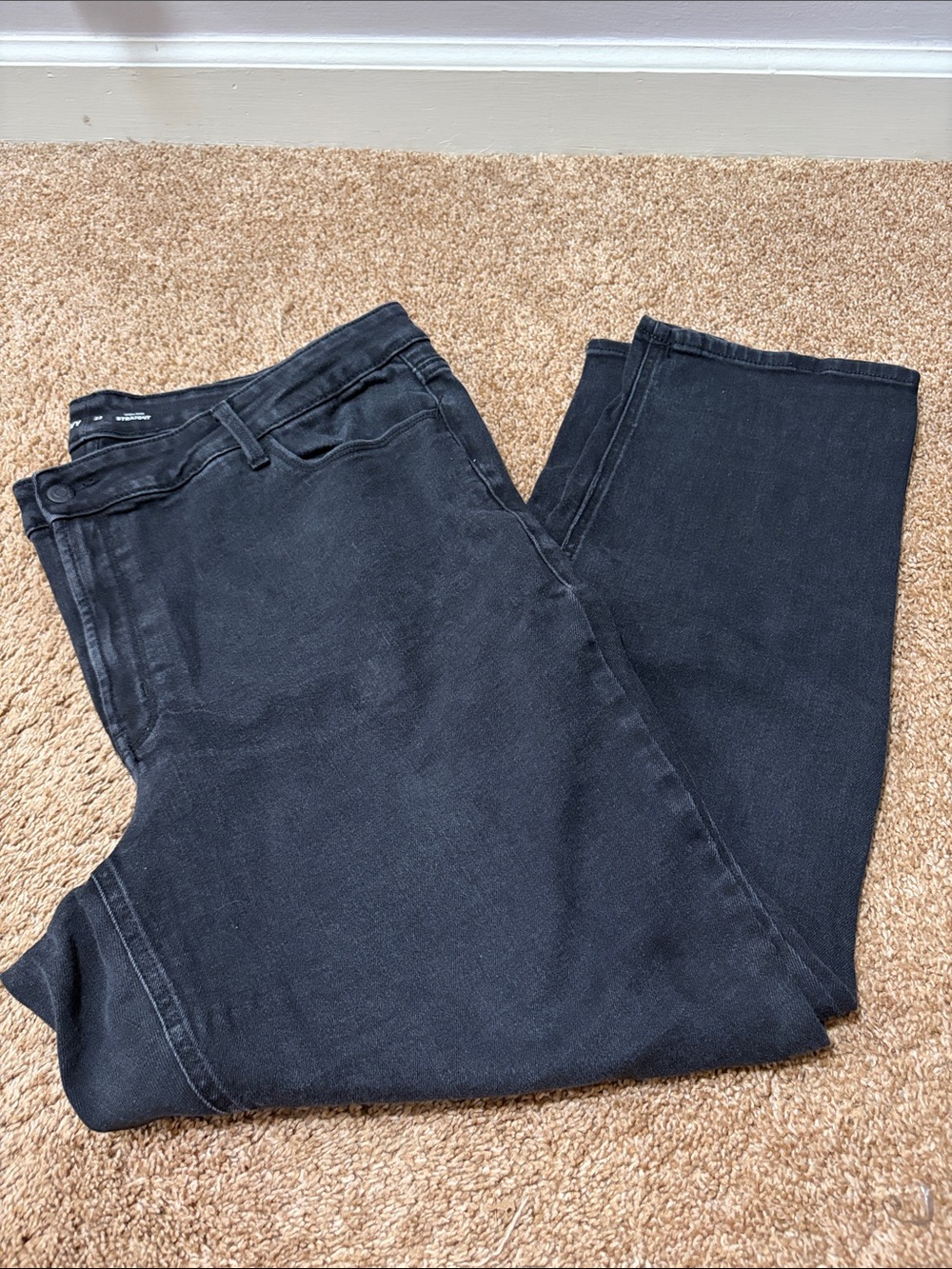 Old Navy women’s plus size high-rise straight jeans.